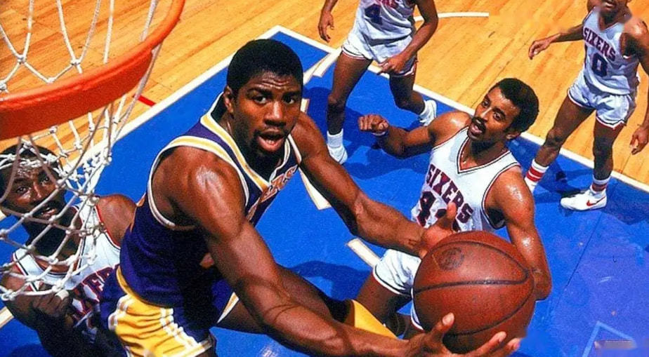 通过边路突 通过边路突